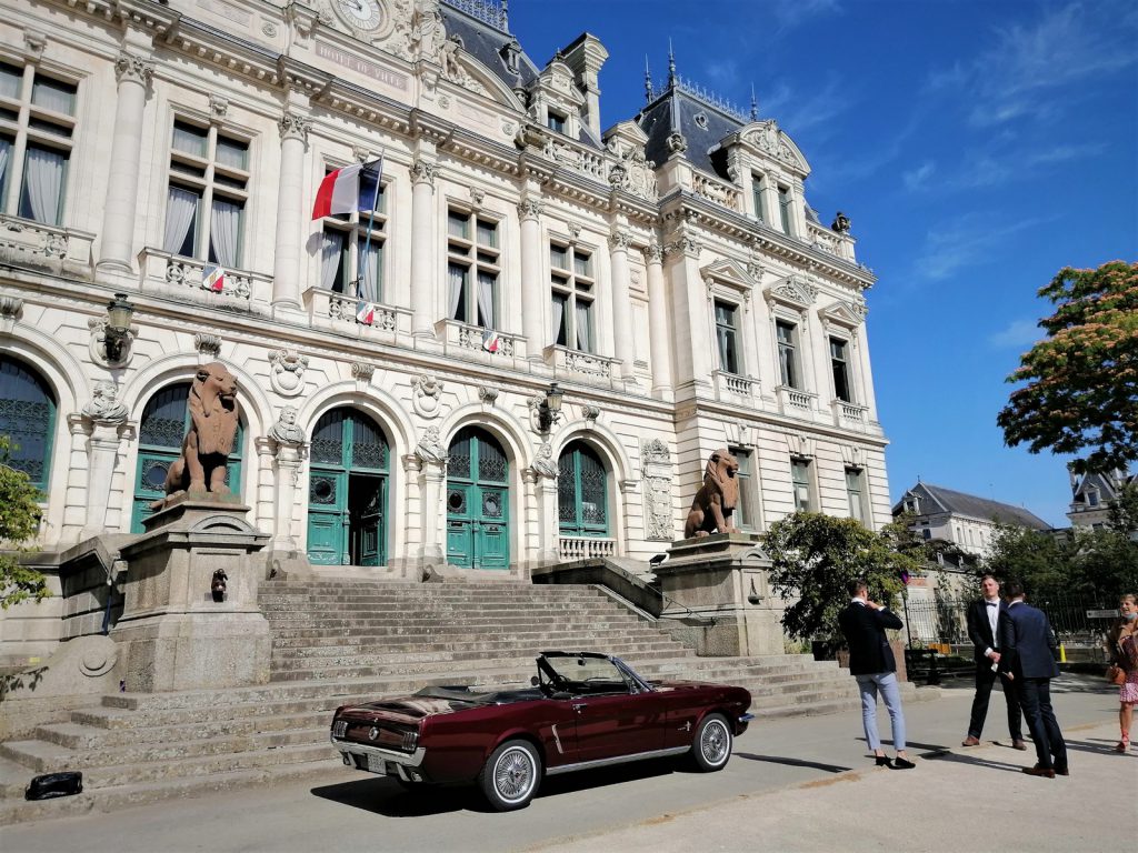 Feel Classic : Location Mustang Cabriolet 1964 1/2 V8 boite méca avec chauffeur mariage sur Vannes